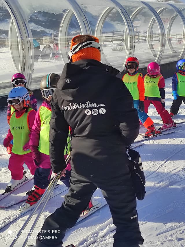 Clase Esqui niños edad 6 a 8 años